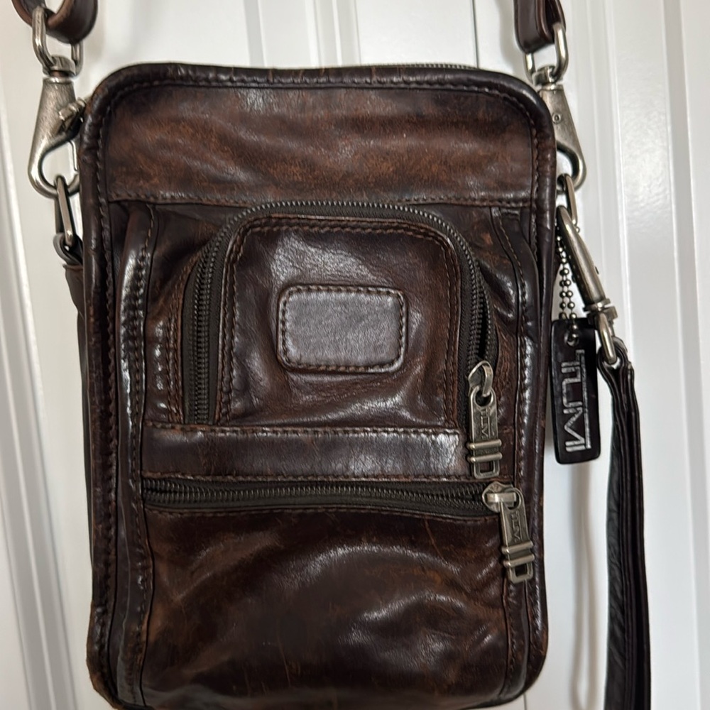 Tumi shoulder bag, all leather